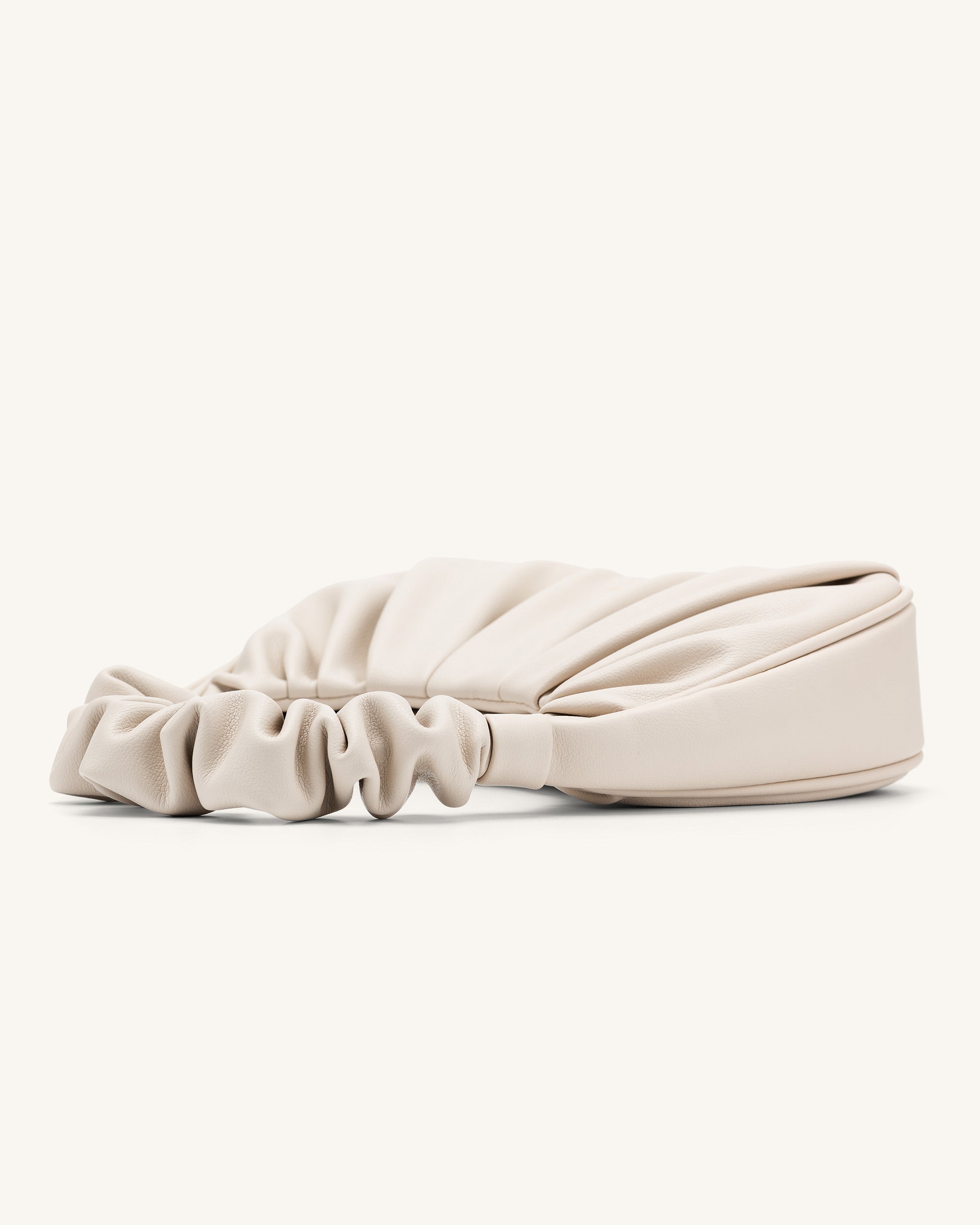 Gabbi Hobo kabelka s řasením - Slonová kost