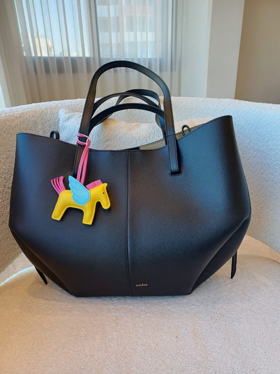 Kouzelný přívěsek s motivem létajícího koně – žlutá/ růžová