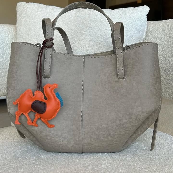 Oranžový camel přívěsek