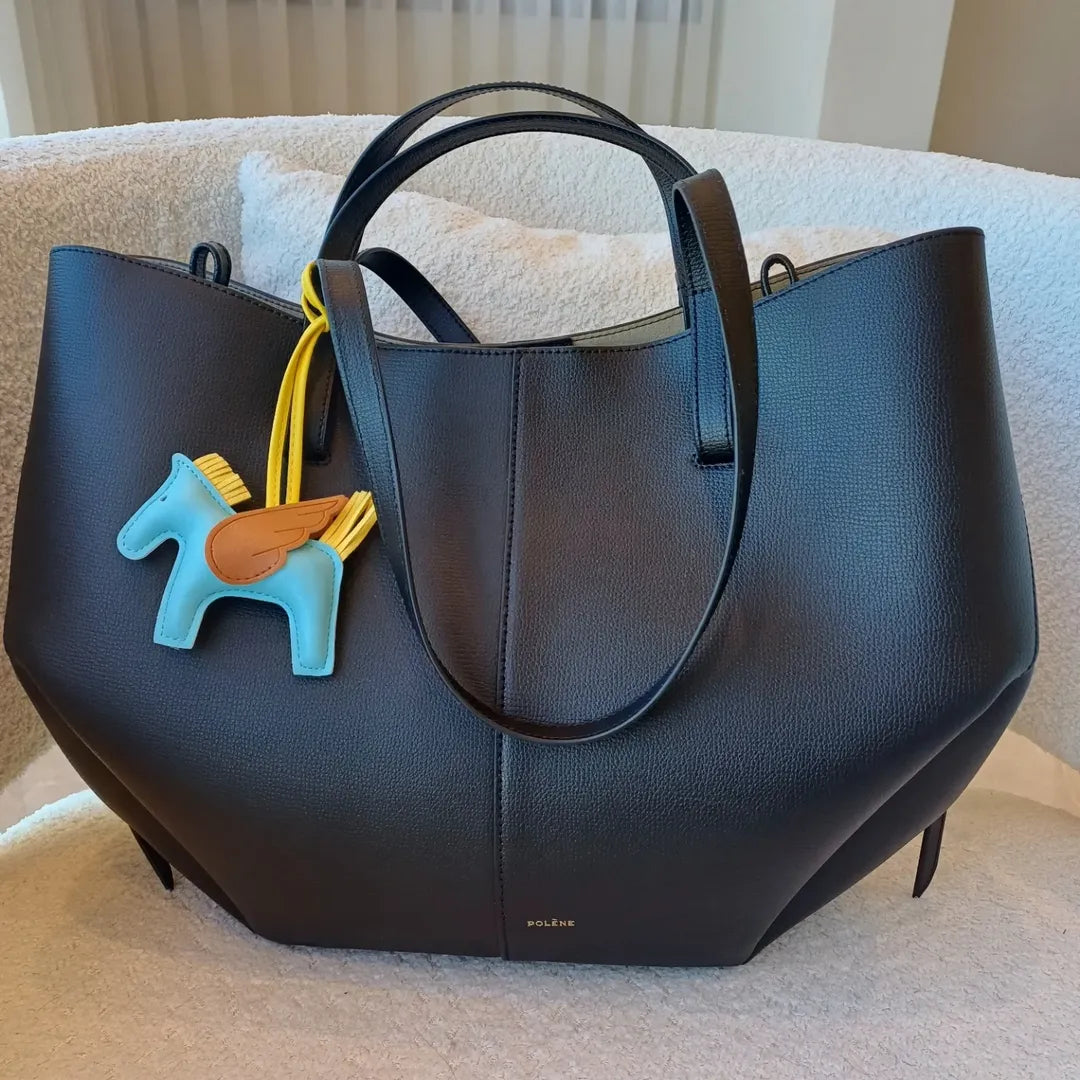 Přívěsek s koněm ve vzduchu – modro-žlutý