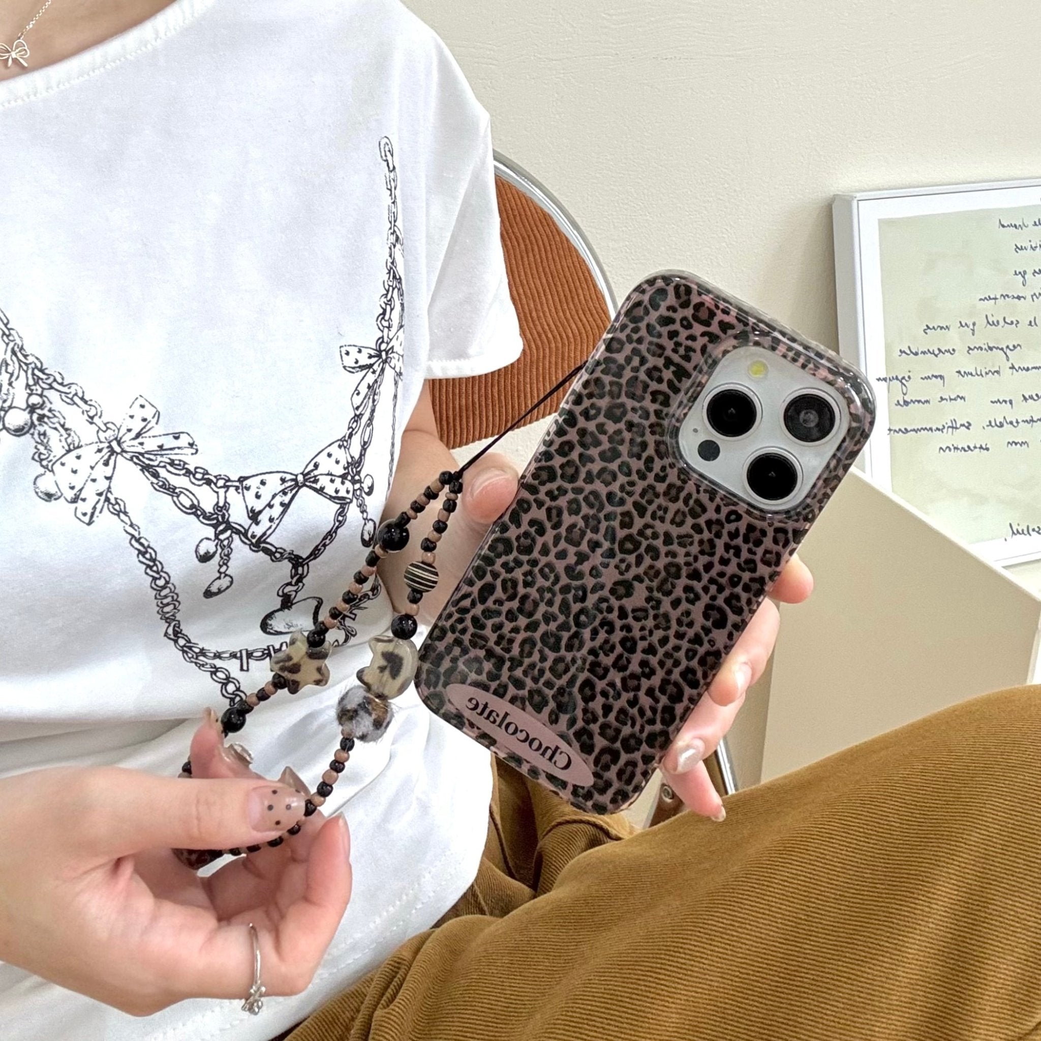 Jemný hnědý leopardí potisk krytu na iPhone