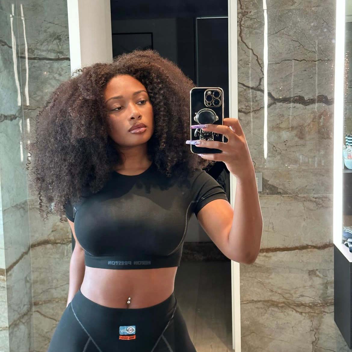 Pouzdro na iPhone 3D astronaut ve vesmíru (iPhone 13/12 Mini, 7/8 Plus, 7/8/SE)