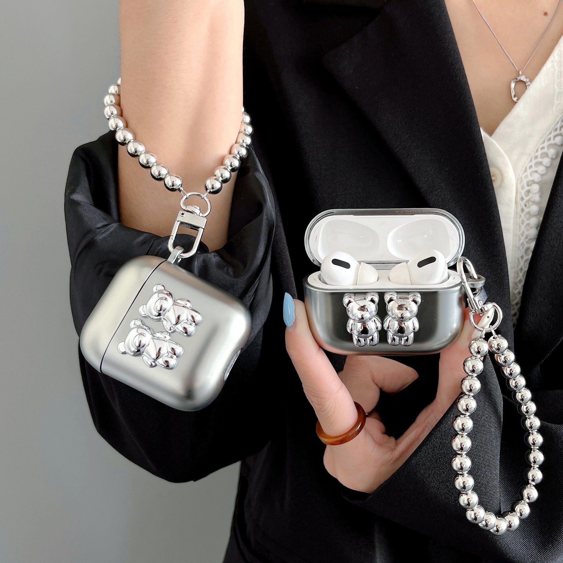 Stříbrný tarpík na AirPods ve tvaru medvídka s klíčenkou