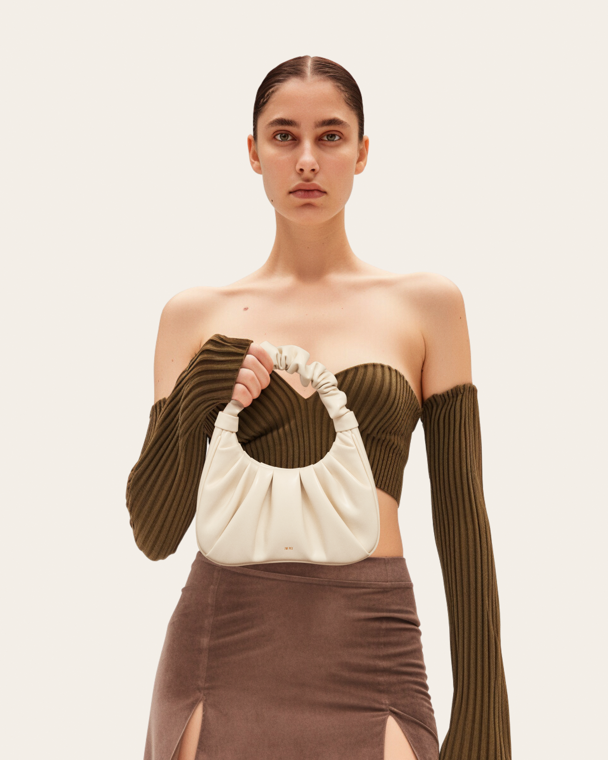 Gabbi Hobo kabelka s řasením - Slonová kost