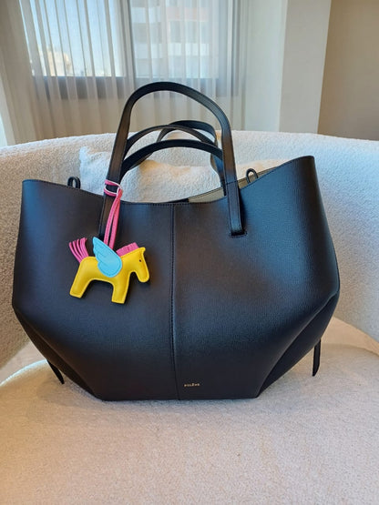 Kouzelný přívěsek s motivem létajícího koně – žlutá/ růžová