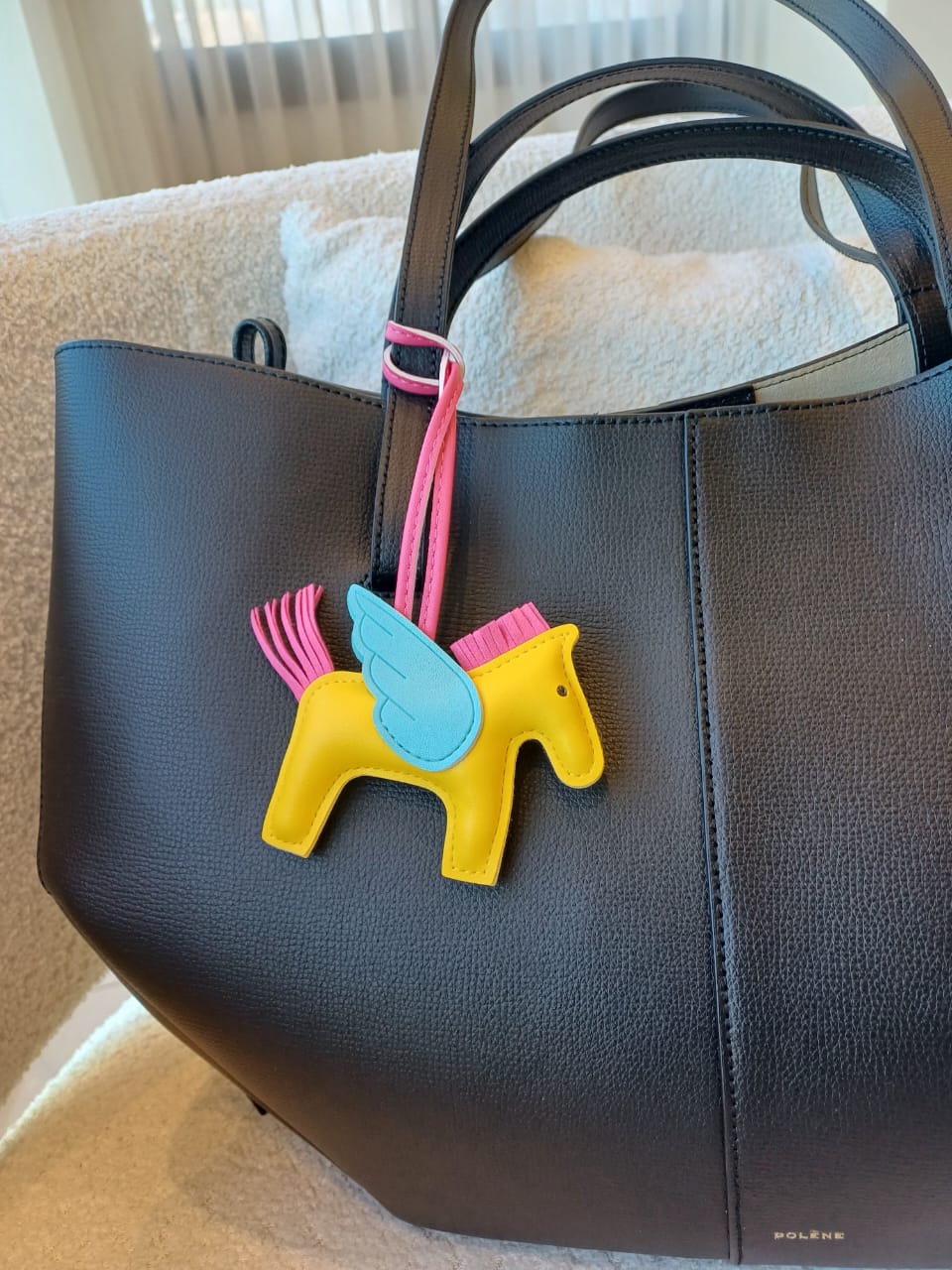 Kouzelný přívěsek s motivem létajícího koně – žlutá/ růžová