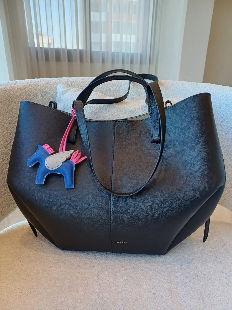 Přívěsek na koně ve tvaru letícího koně – modrý/růžový