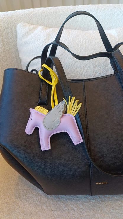 Přívěsek s letícím koněm – Fialový