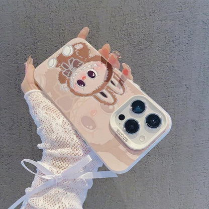 Roztomilý obal na iPhone s kartonovým Labubu