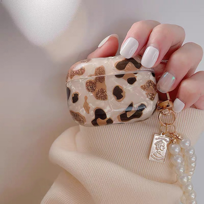 Luxusní pouzdro na AirPods s leopardím vzorem a perlovým řetízkem