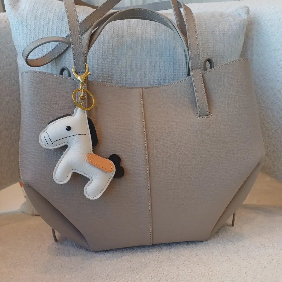 Velký koněm přívěsek – Bílý