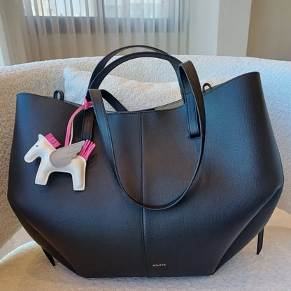 Přívěsek na koně ve tvaru letícího koně – bílý/růžový