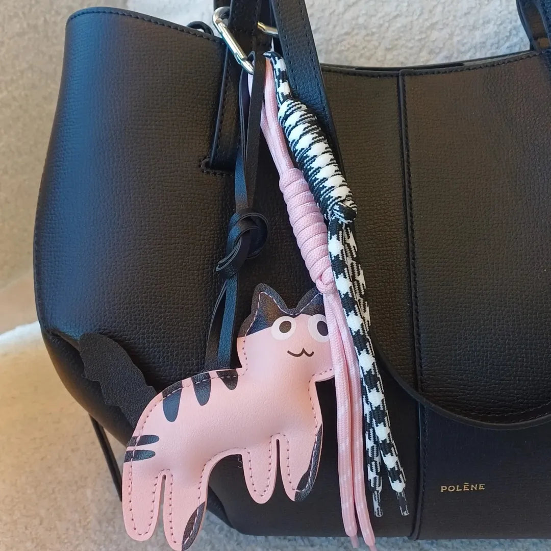 Růžový přívěsek kočka