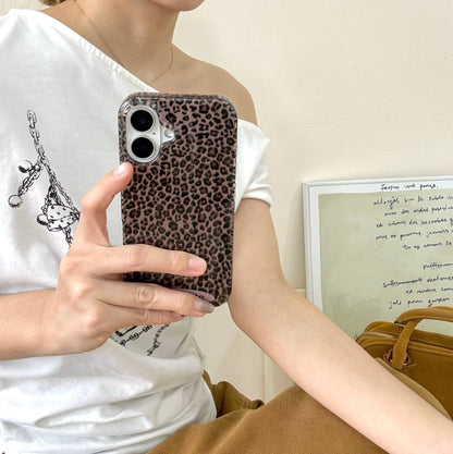 Jemný hnědý leopardí potisk krytu na iPhone