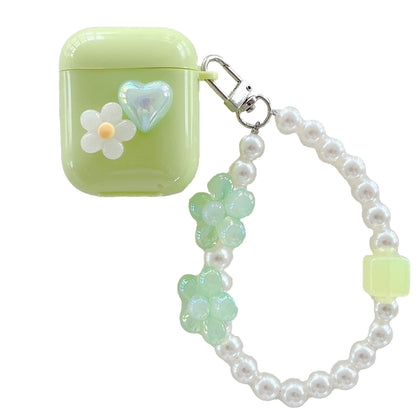 Zelený obal na AirPods s perlovým řetízkem
