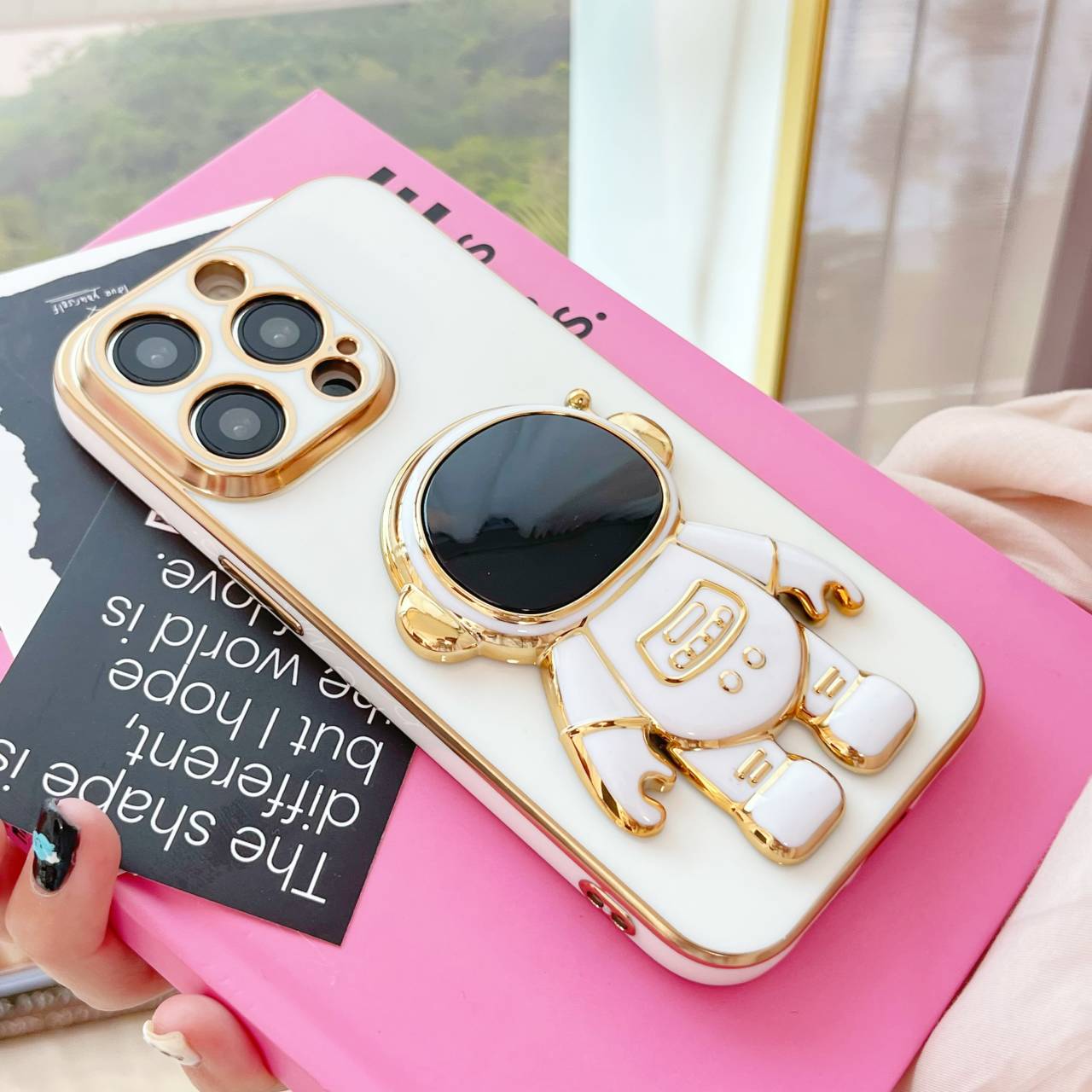 Pouzdro na iPhone 3D astronaut ve vesmíru (iPhone 13/12 Mini, 7/8 Plus, 7/8/SE)