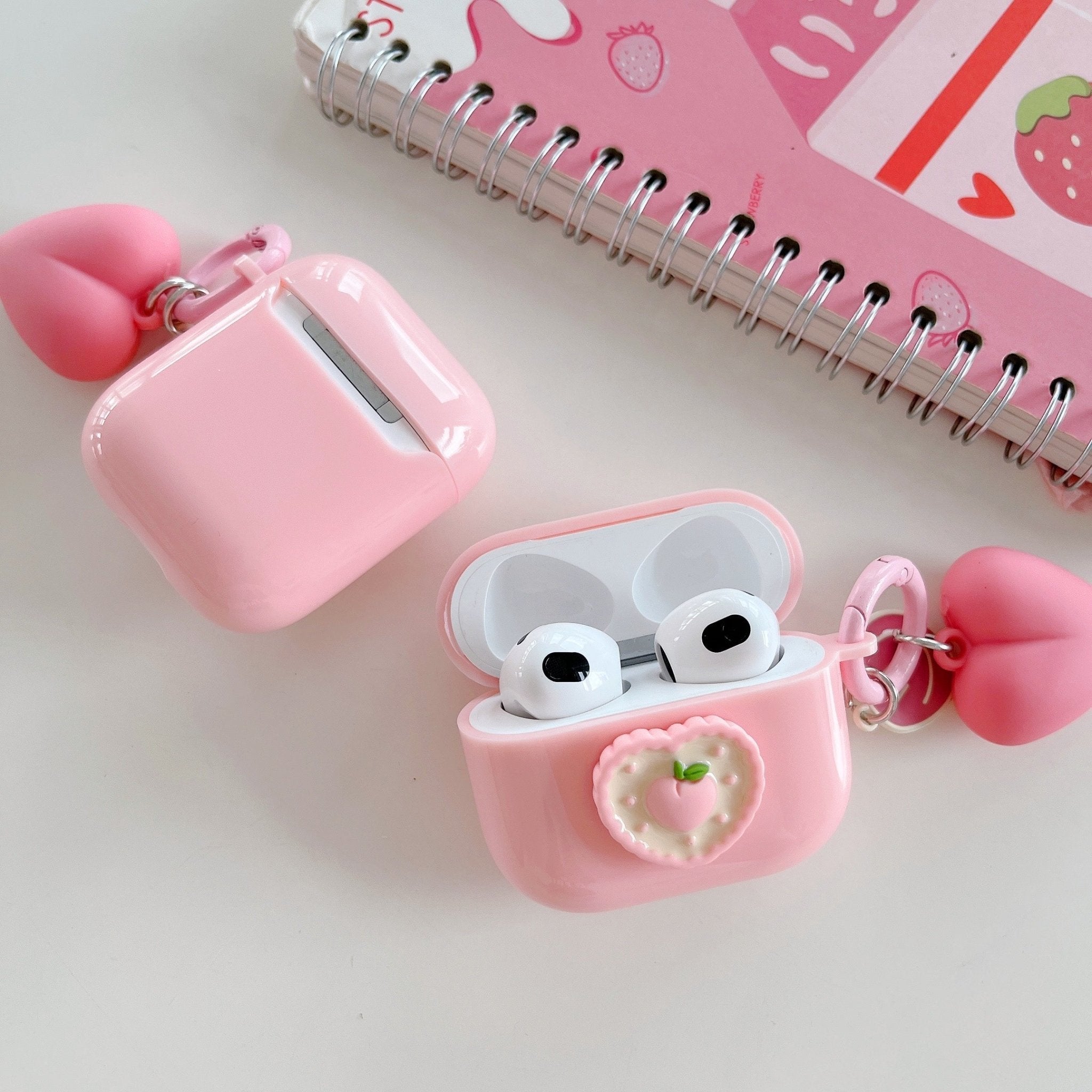 Pouzdro Peach Love na AirPods s přívěskem