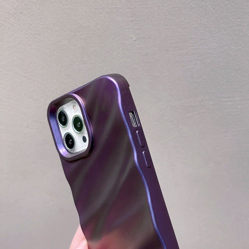 Fialová chromová ripplesí ochranný kryt na iPhone