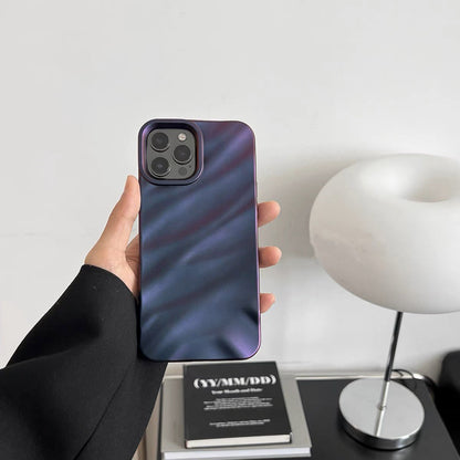 Fialová chromová ripplesí ochranný kryt na iPhone