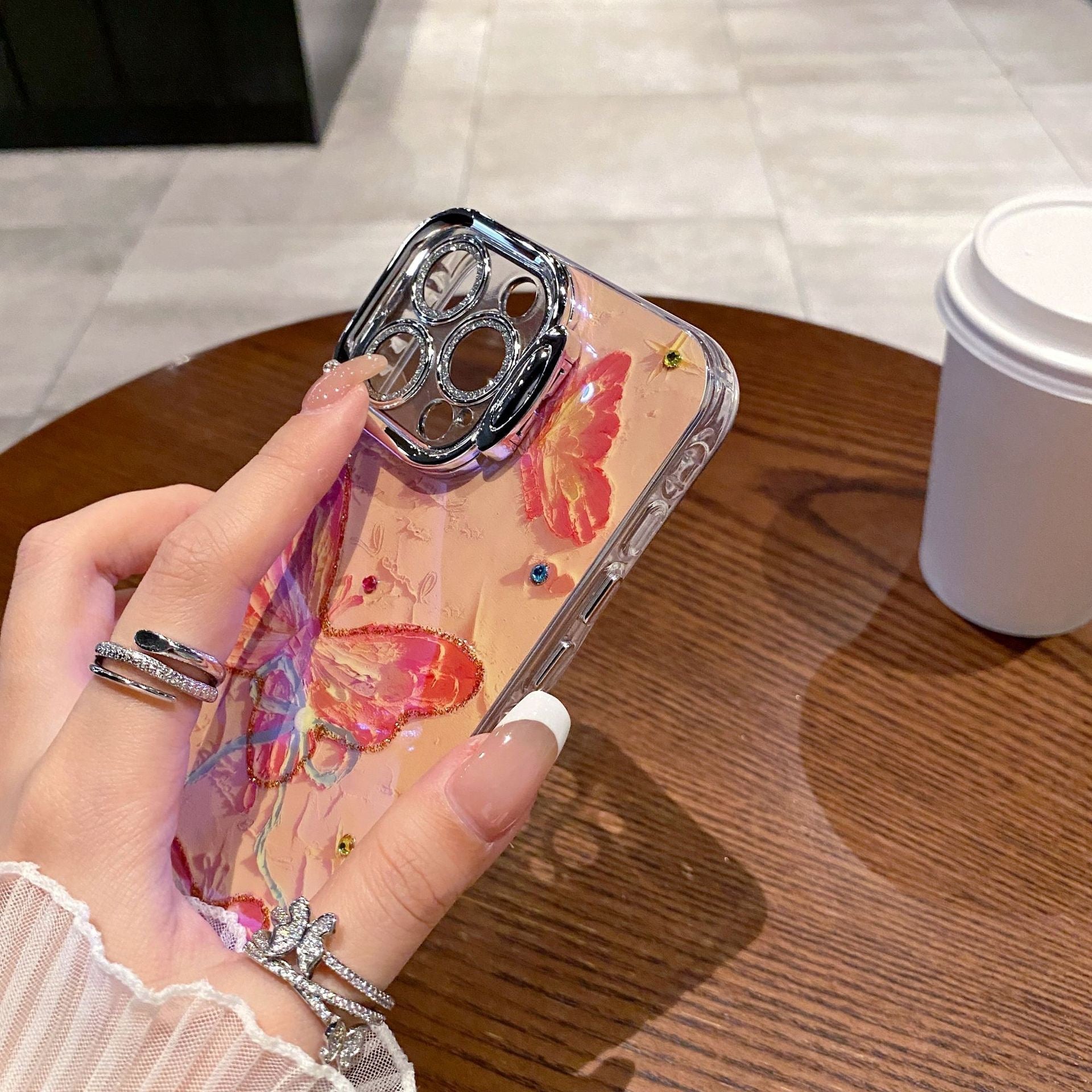 Ružový motýľový obal na iPhone