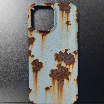 Pouzdro na iPhone s texturou na rezavý kov