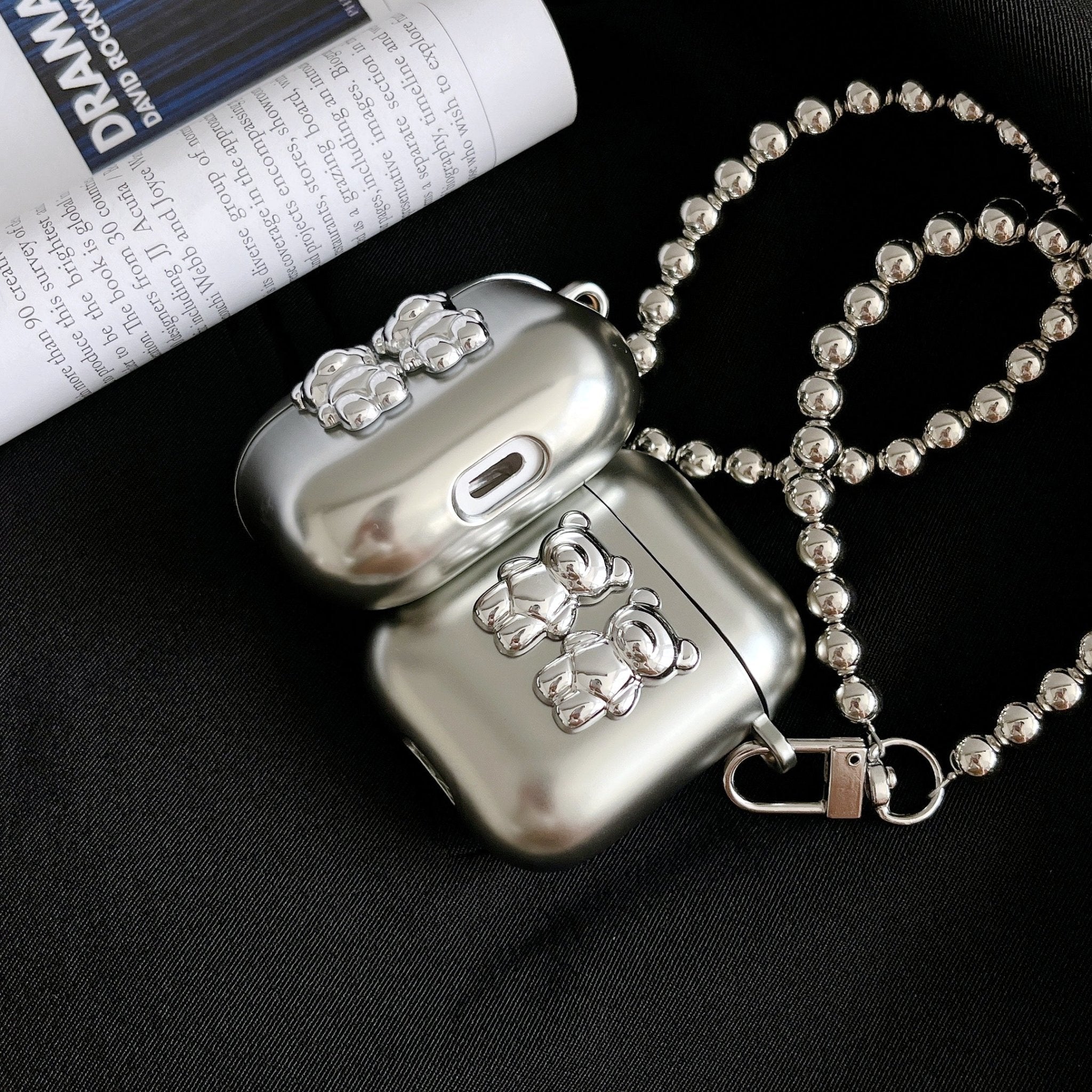 Stříbrný tarpík na AirPods ve tvaru medvídka s klíčenkou