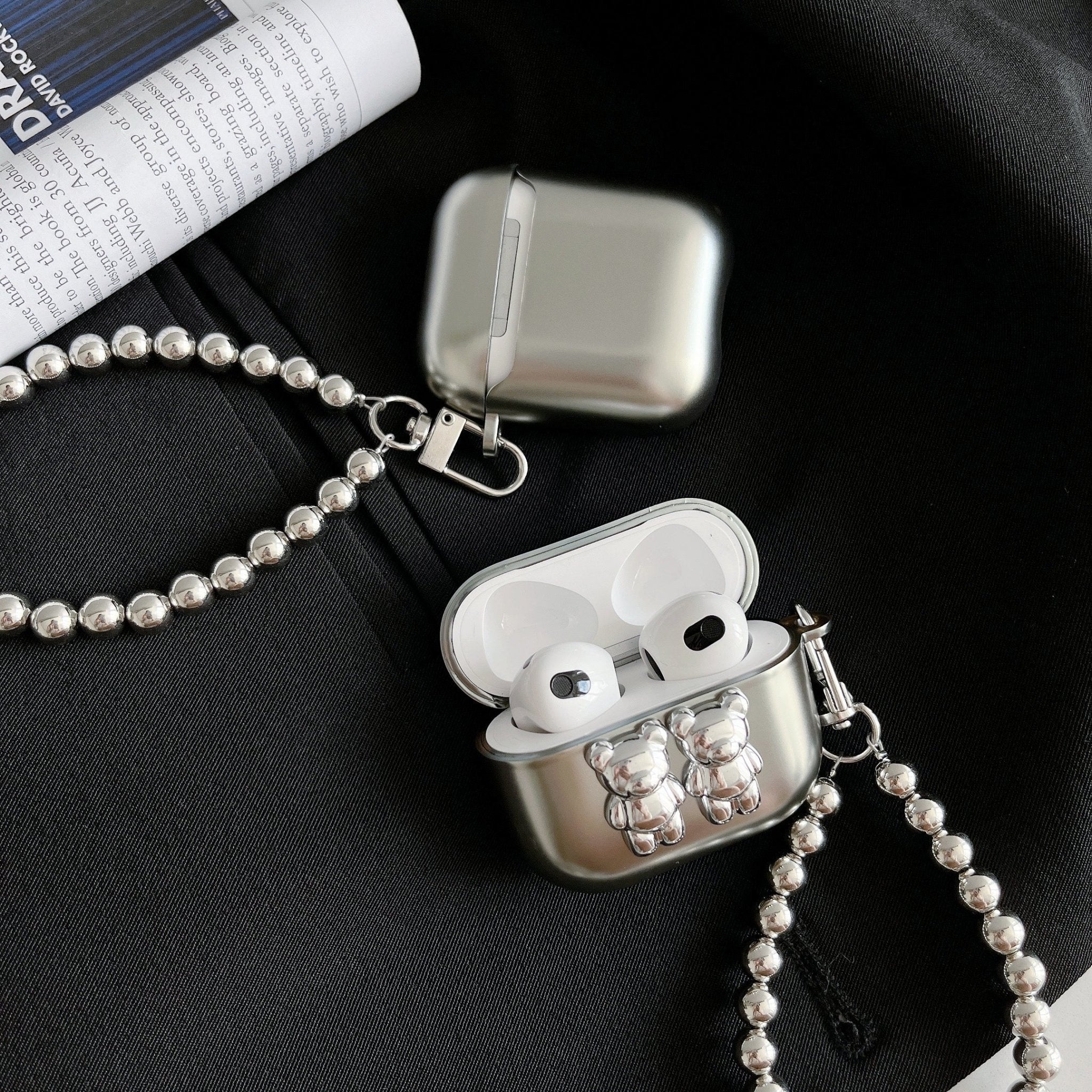 Stříbrný tarpík na AirPods ve tvaru medvídka s klíčenkou