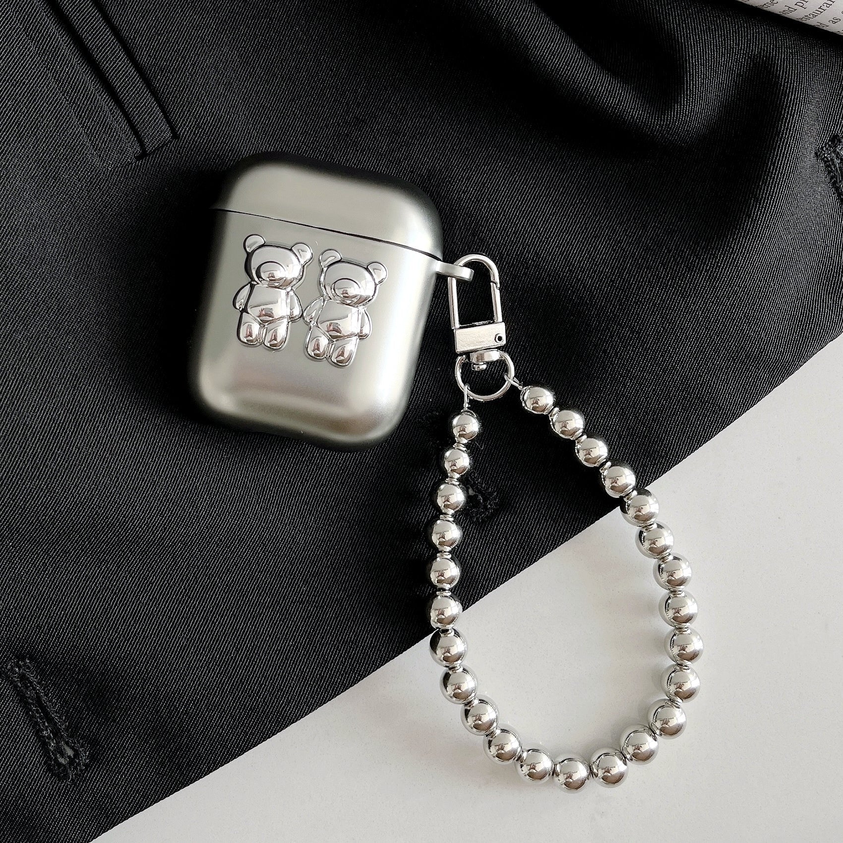 Stříbrný tarpík na AirPods ve tvaru medvídka s klíčenkou
